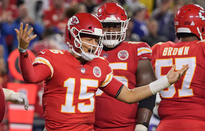Stripped of flash, Chiefs sloppy in pivotal spot