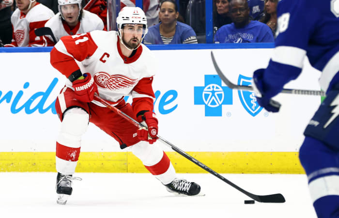 Who are the present captains of each NHL staff? 7 Detroit Red Wings: Dylan Larkin