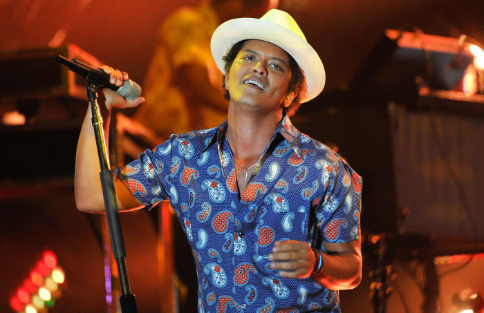 Bruno Mars - "Locked Out of Heaven"