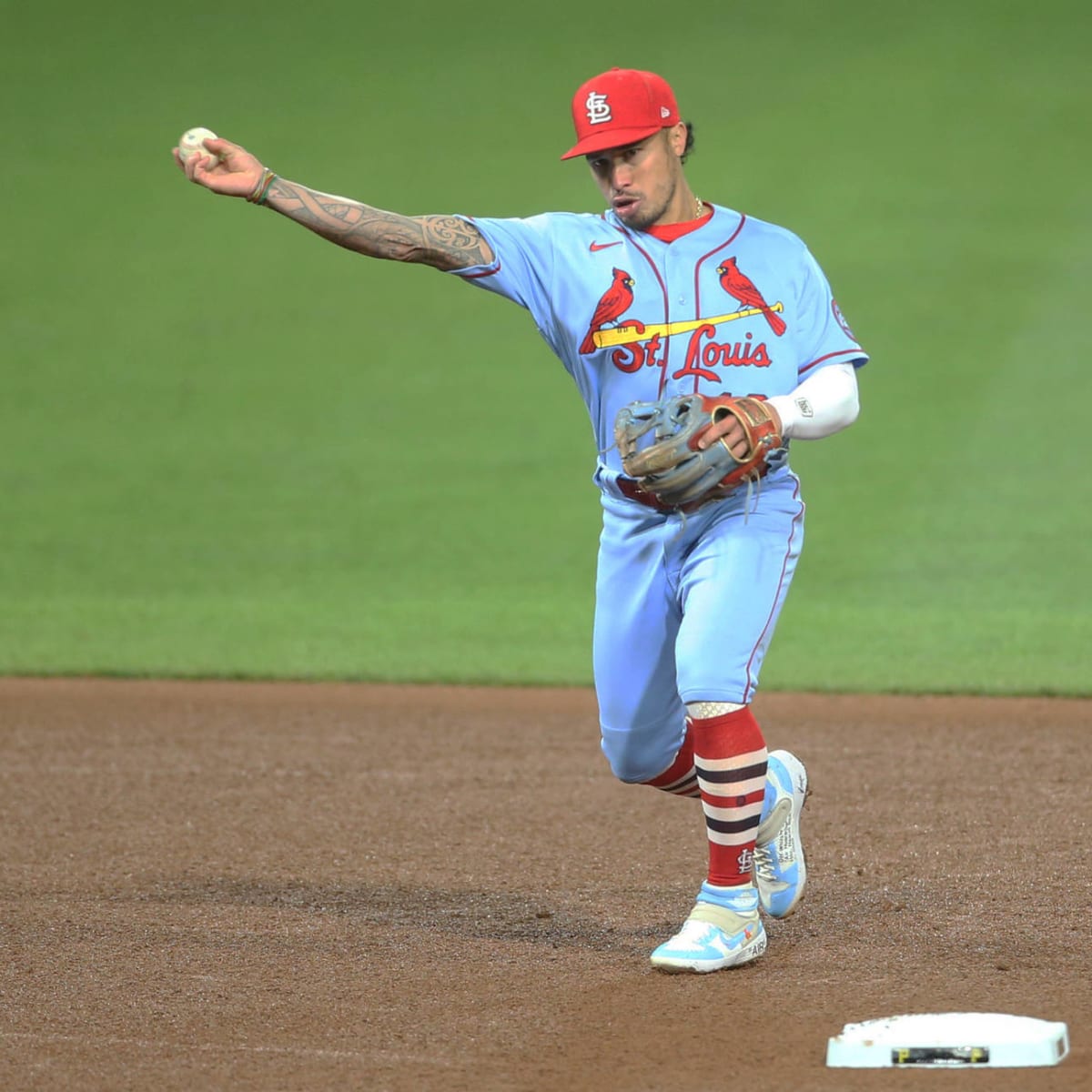 Brewers sign Kolten Wong to two-year, $18M deal