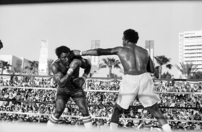 1983: Michael Dokes vs. Mike Weaver II