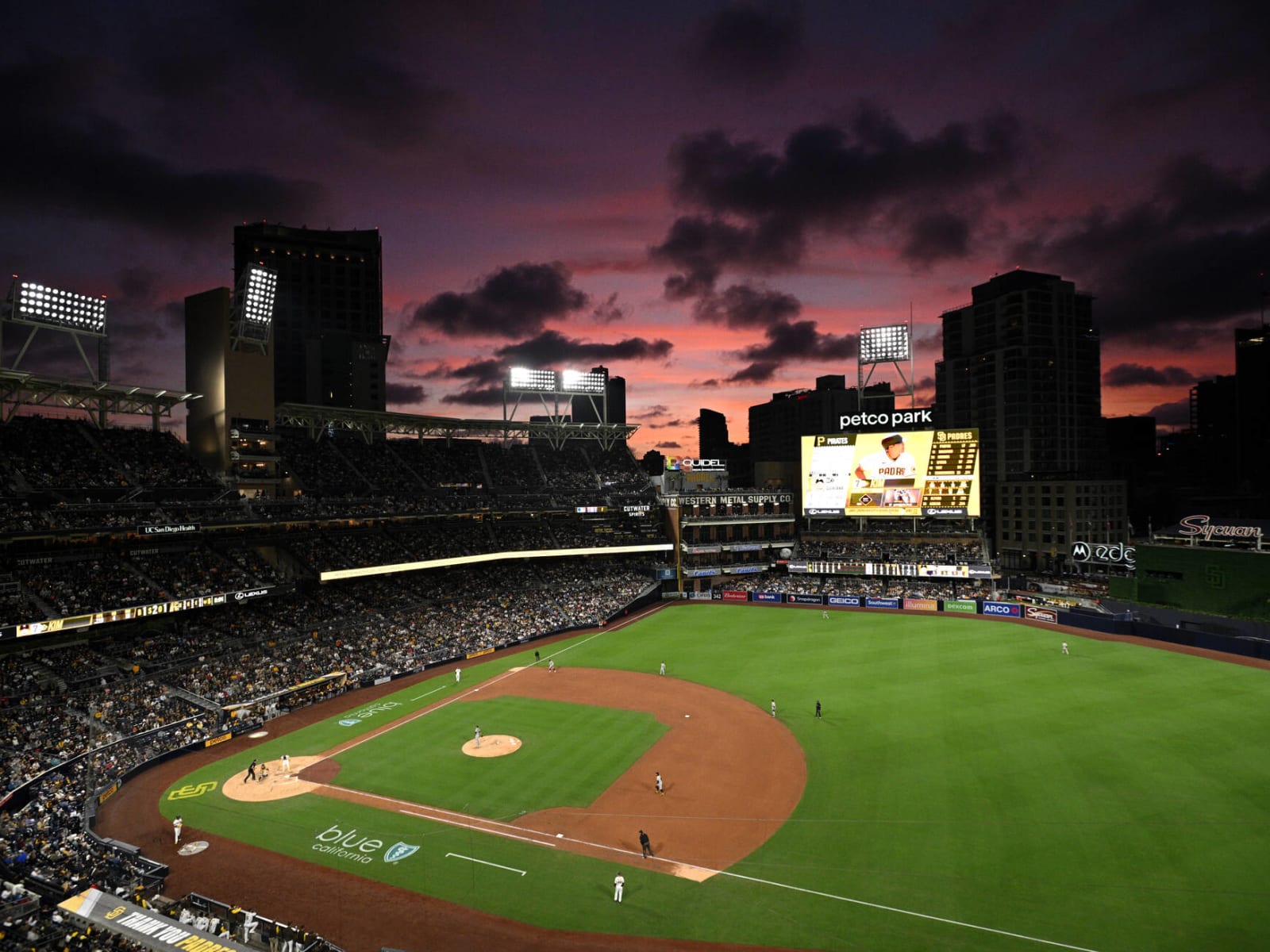 How many MLB teams are in California?