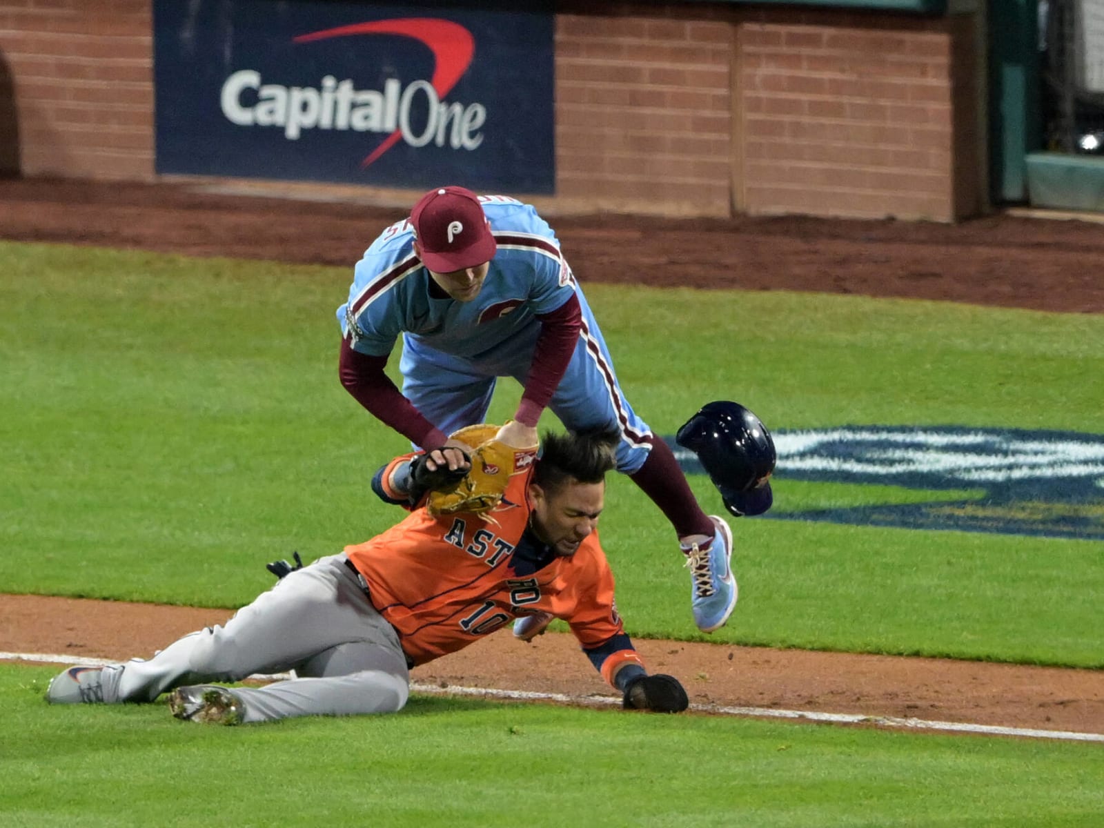 Yuli Gurriel removed from Astros roster for Game 6 against