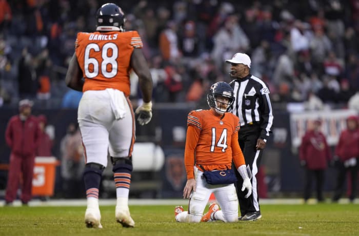 Another QB implosion for a Bears regime nearing the end