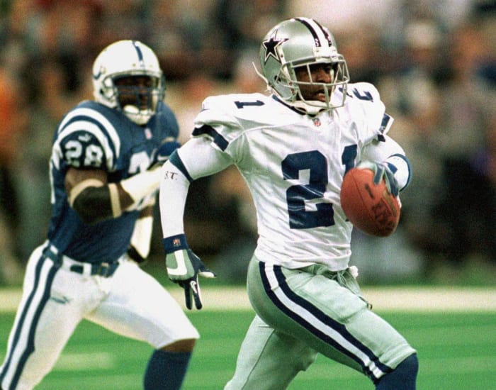 1995: Cowboys sign Deion Sanders