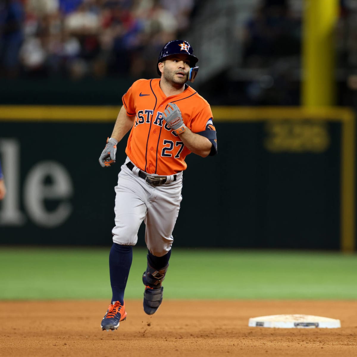 Jose Altuve's dramatic ninth-inning home run delivers 5-4 victory for  Astros in Game 5 of ALCS - The Boston Globe