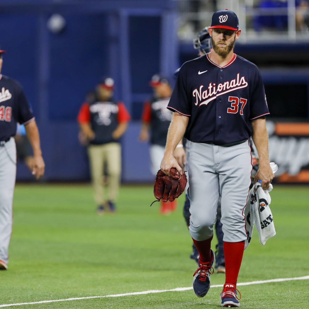 Nats put Strasburg on DL with stiff neck