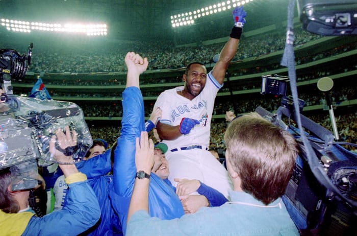 1990: Jays set stage for World Series by acquiring Joe Carter and Roberto Alomar