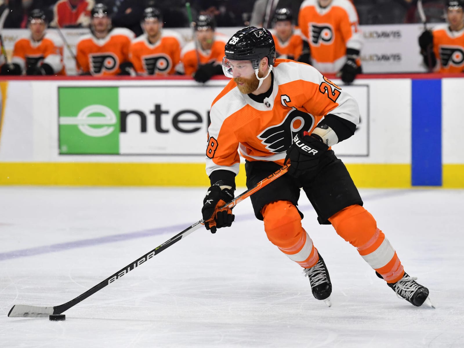 Claude Giroux plays 1,000th game for Flyers