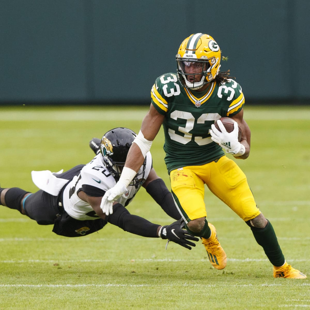 Packers RB Aaron Jones to donate a pair of shoes for each yard he rushes