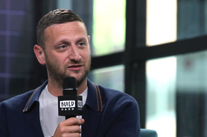 A hot dog tries to escape blame