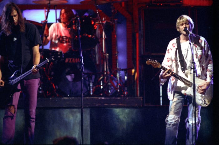 Krist Novoselic smashes his head with his bass guitar