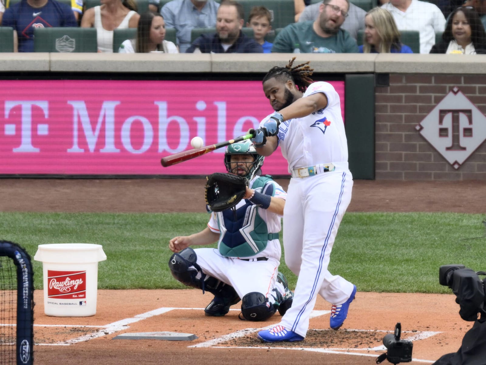 Vladimir Guerrero Sr. gets special honor for Angels' home opener vs. Vladimir  Guerrero Jr., Blue Jays