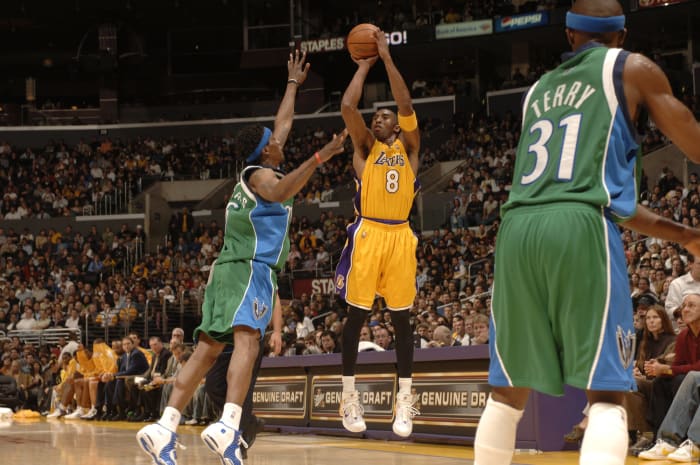 Kobe 62, Mavericks 61