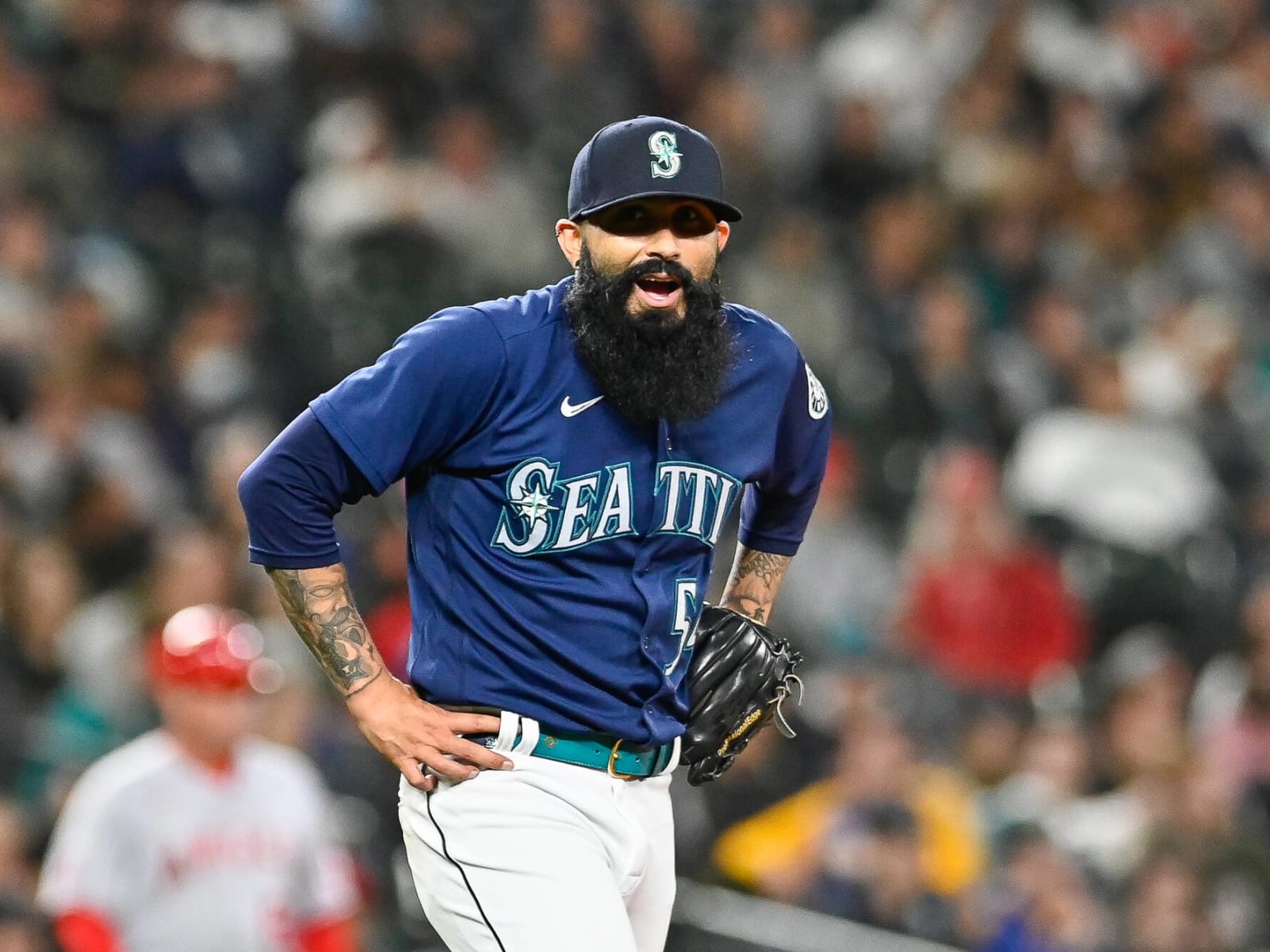 Mariners release Sergio Romo