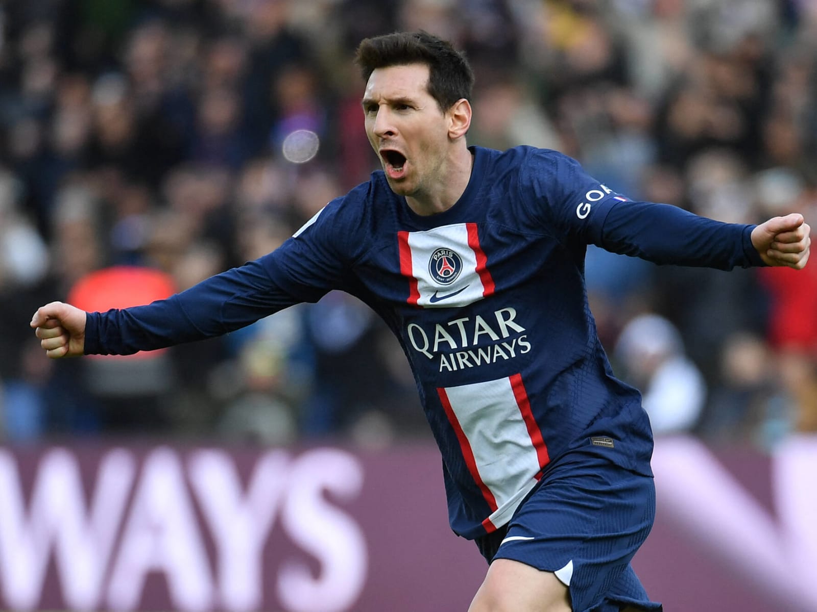 Lionel Messi rescues PSG from brink of crisis with magical 95th-minute  winner - Yahoo Sports