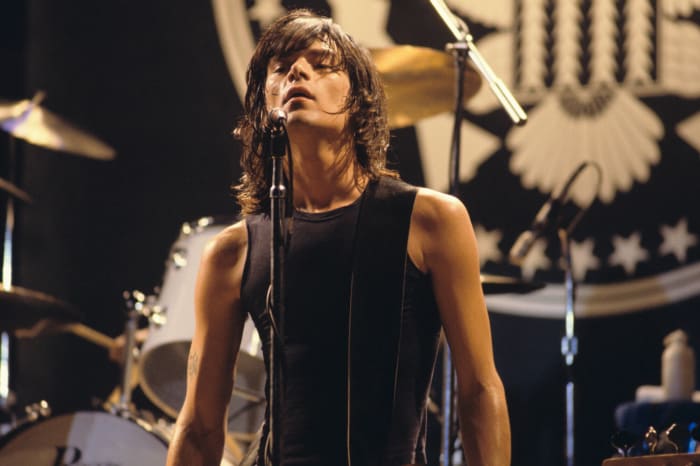 Dee Dee Ramone Drops the Punk Guitars for 1989's Hip-Hop Curiosity "Standing in the Spotlight"