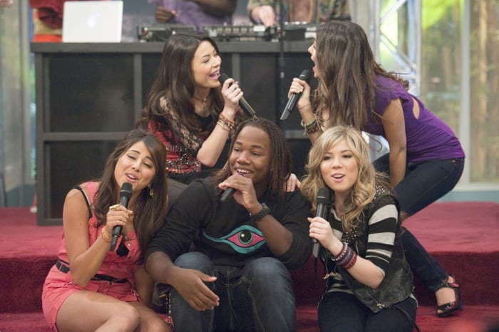 'iCarly' x 'Victorious'