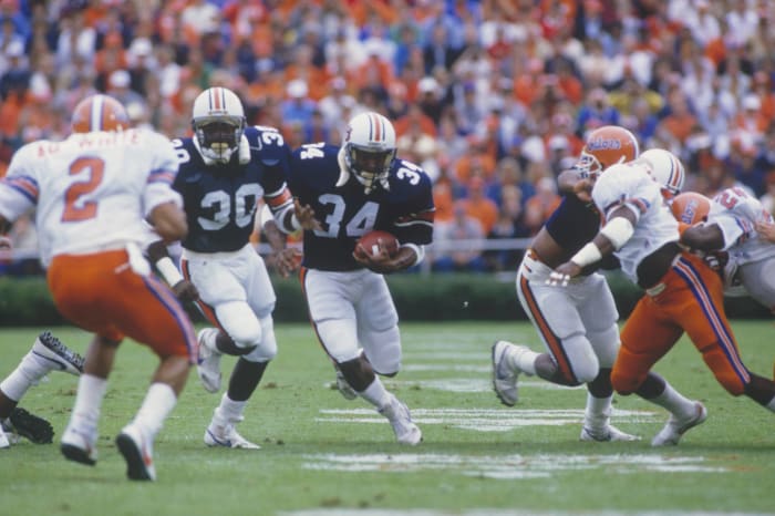 Oakland Raiders running back Bo Jackson running toward the endzone in