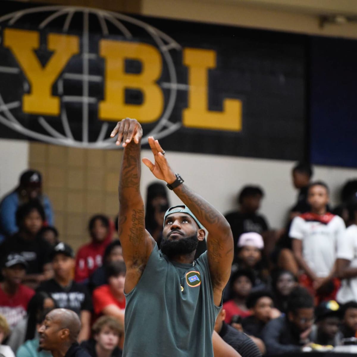 LeBron James Reacts To Sons Bronny And Bryce Returning To School: Back To  School Chronicles - Fadeaway World