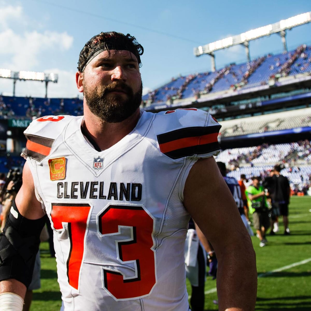 Former Browns LT Joe Thomas participates in MLB Celebrity Softball Game -  Dawgs By Nature
