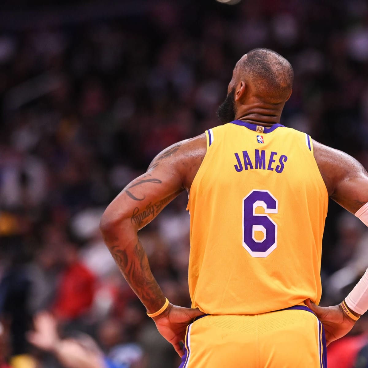 Will Lakers retire both of LeBron James' jersey numbers when he