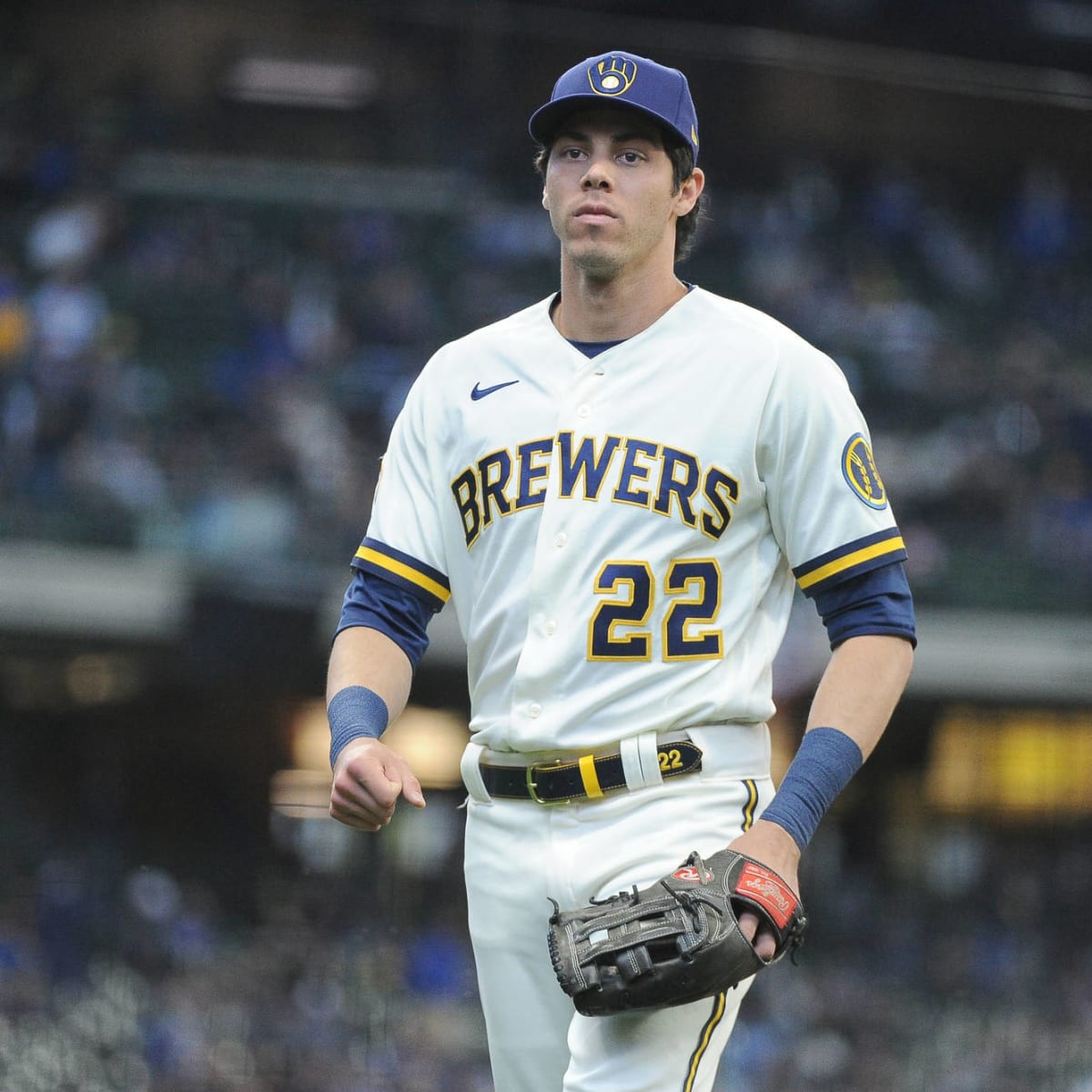 Christian Yelich leaves Sunday's game with sore lower back