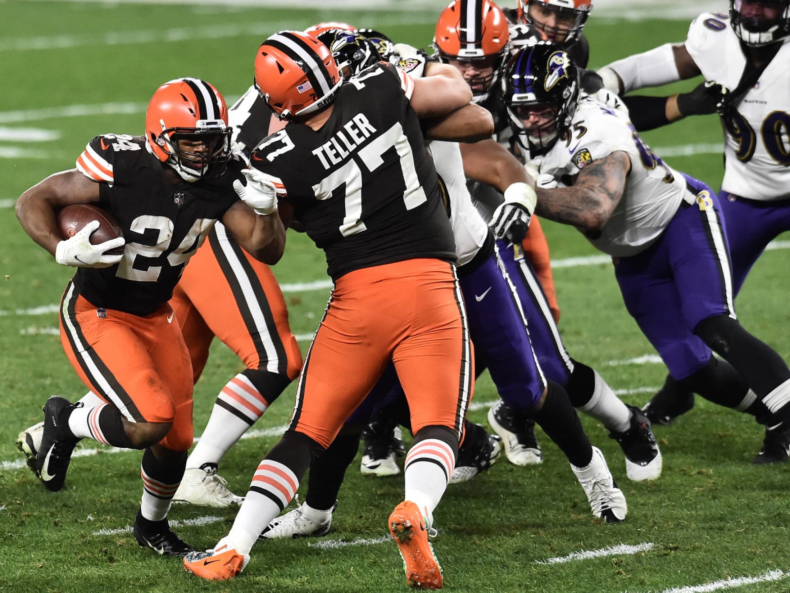 Browns RG Teller likely out against Ravens with calf injury