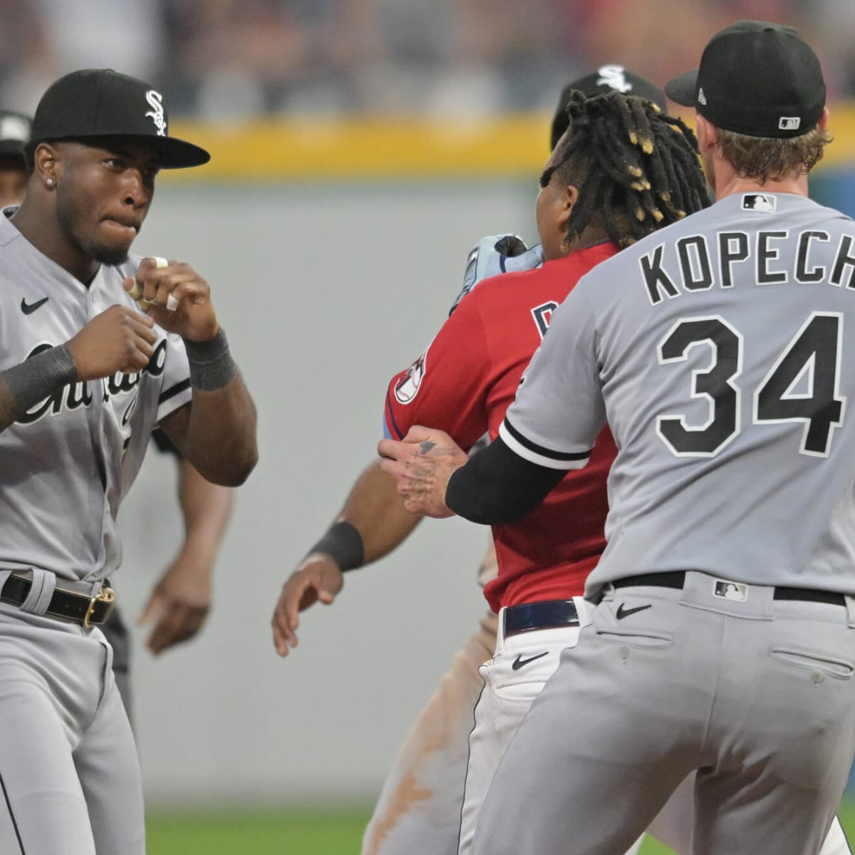 MLB world reacts to Tim Anderson-Jose Ramirez fight, ensuing brawl