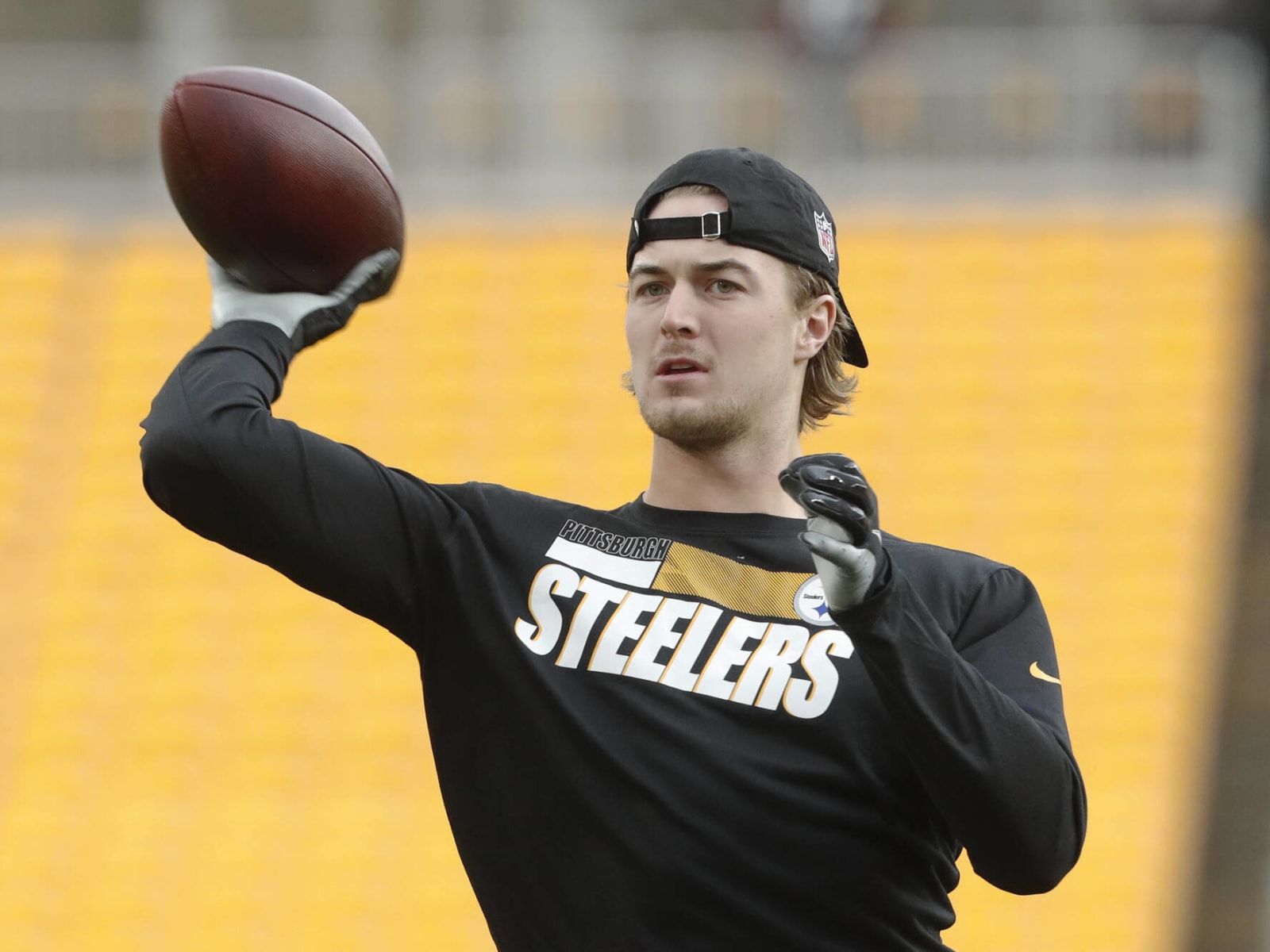 Kenny Pickett among 3 Steelers cleared to exit concussion protocol ahead of  Dolphins game