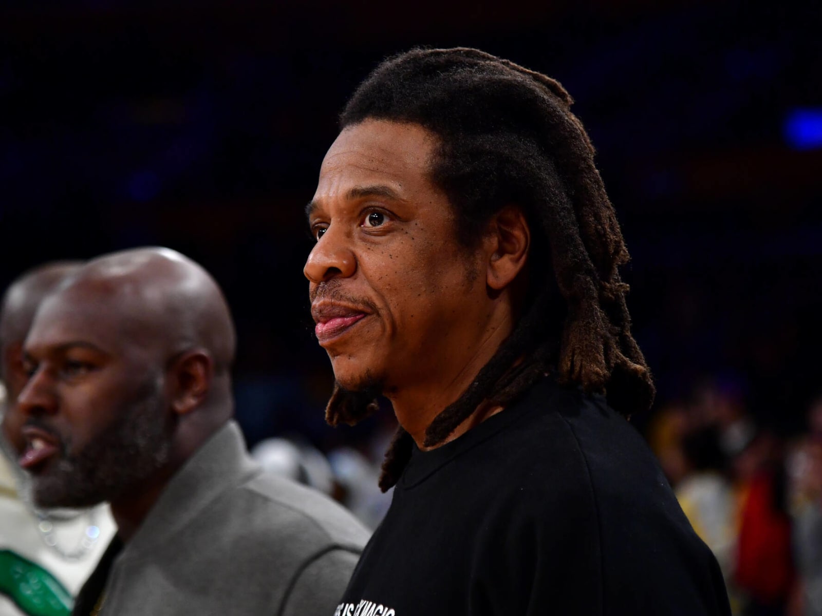 JayZ trying to calm #DenzelWashington down at the Lakers game