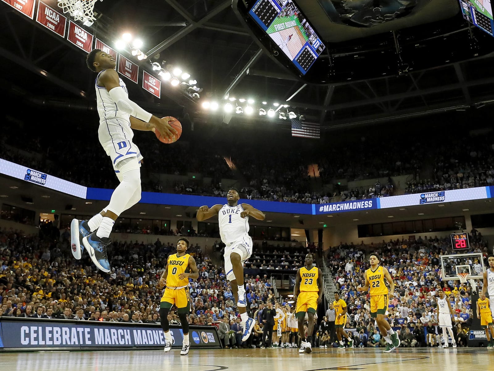 Zion Williamson is seemingly floating in this incredible photo of R.J.  Barrett's reverse dunk - Article - Bardown