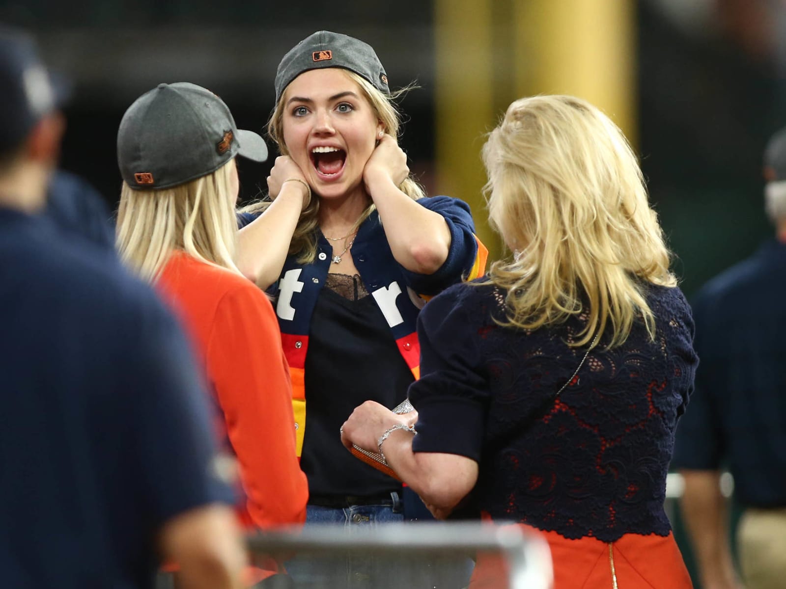 Kate Upton was so fired up after the Astros' big defensive play
