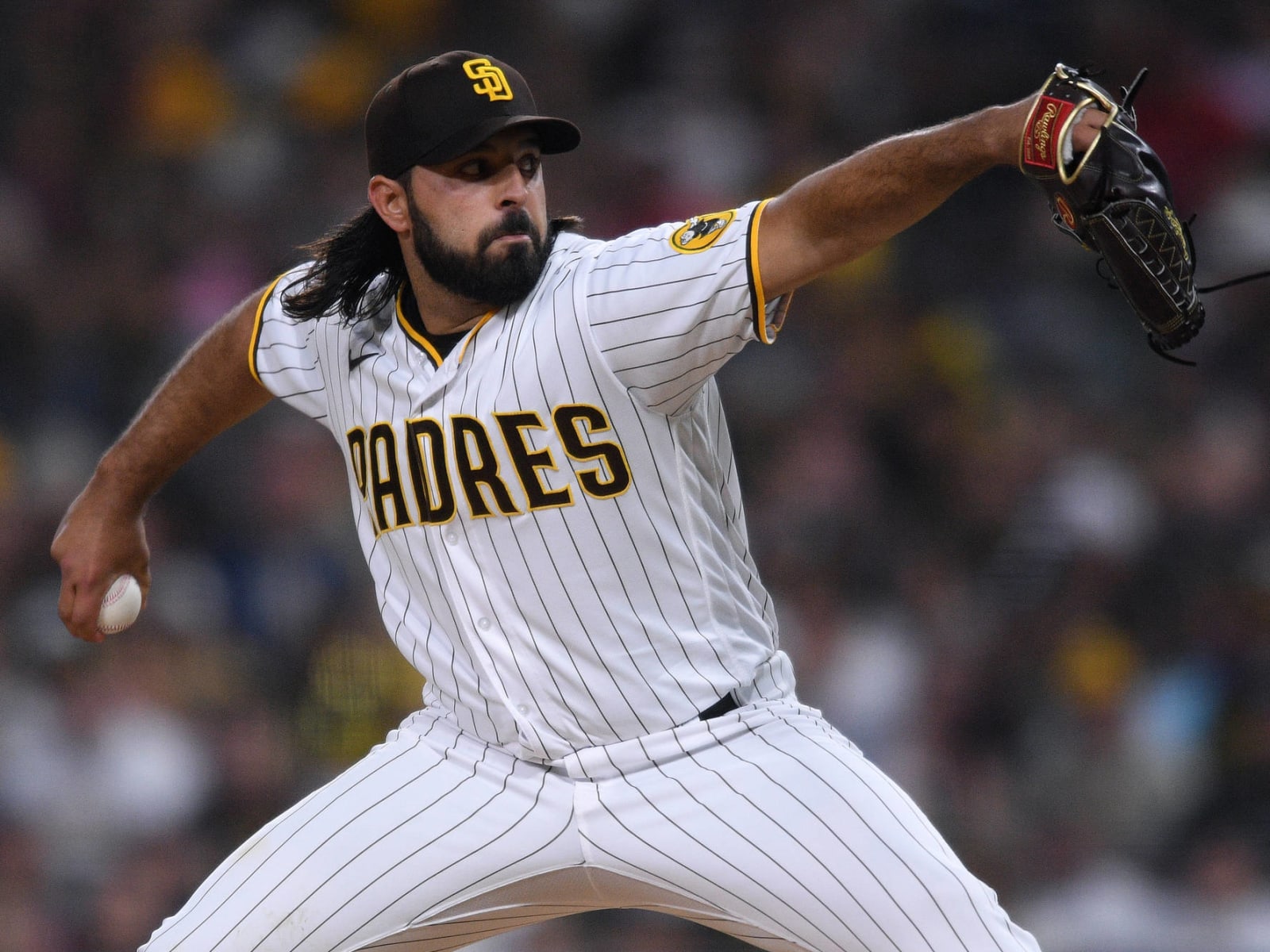 Padres P Nabil Crismatt forced to change gloves vs. Angels