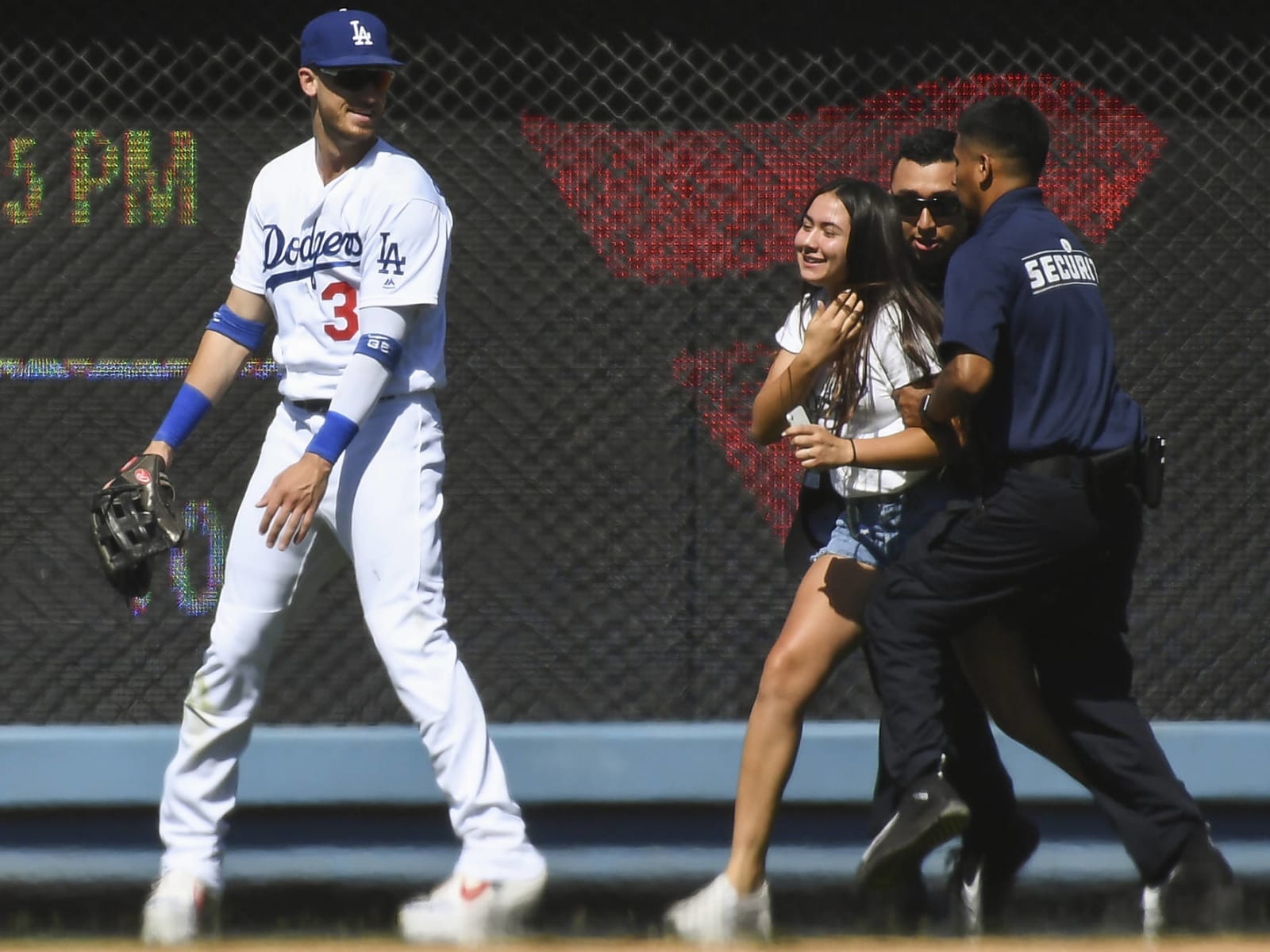 Adorable Moment with Cody Bellinger & Poppy