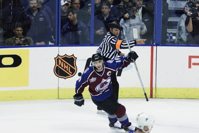 2000-01: Joe Sakic