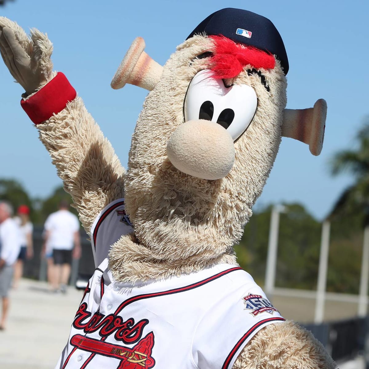 Braves mascot gets into bizarre social media fight with Phillies fans