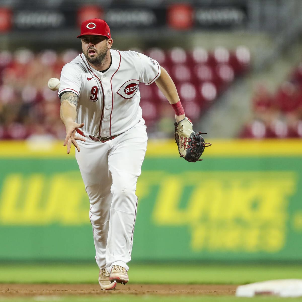 Reds activate Mike Moustakas from COVID-IL