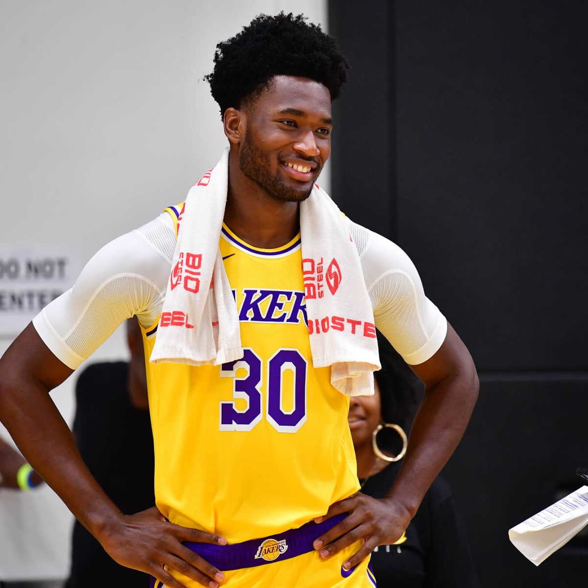 Damian jones jersey clearance