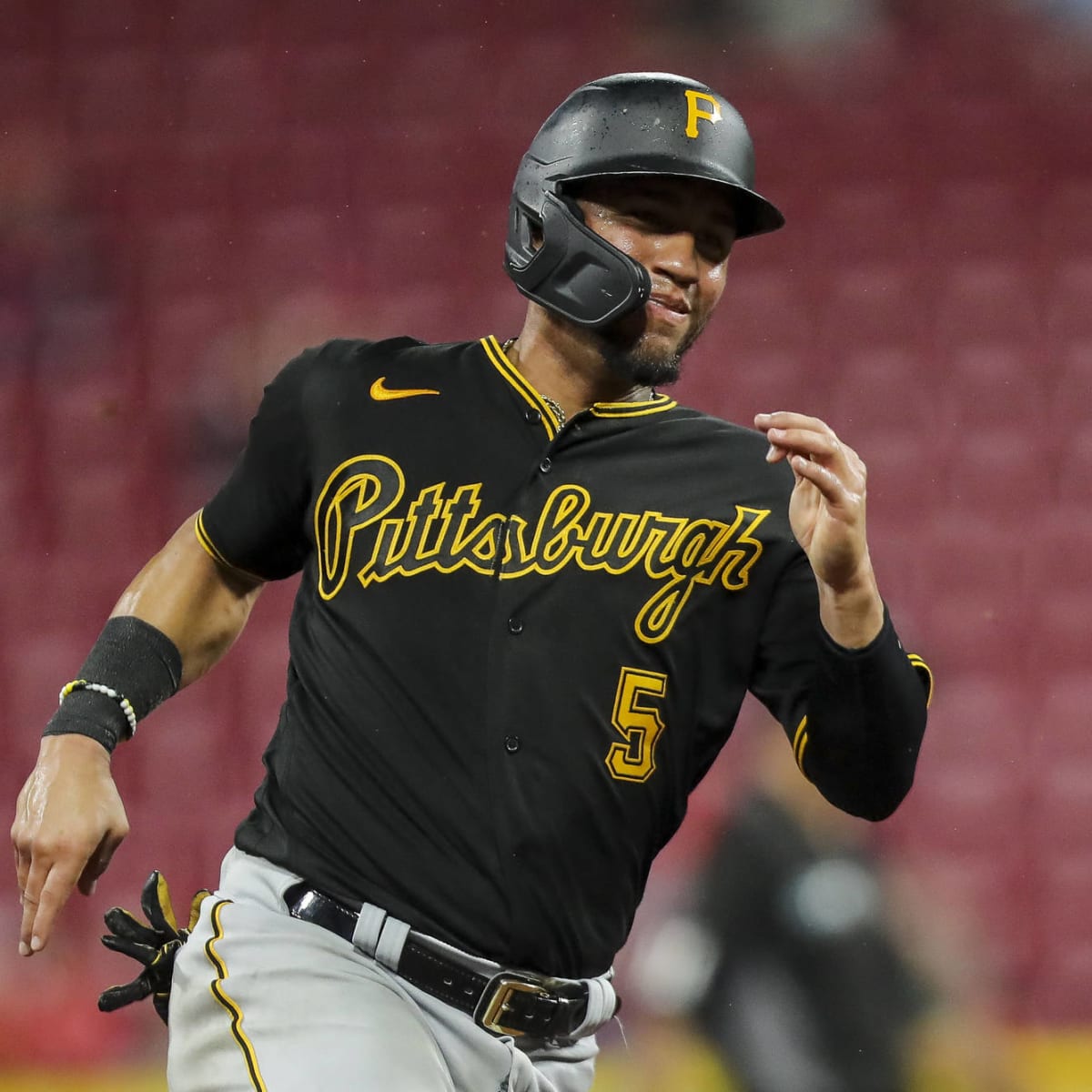 Pirates outright catcher Michael Perez