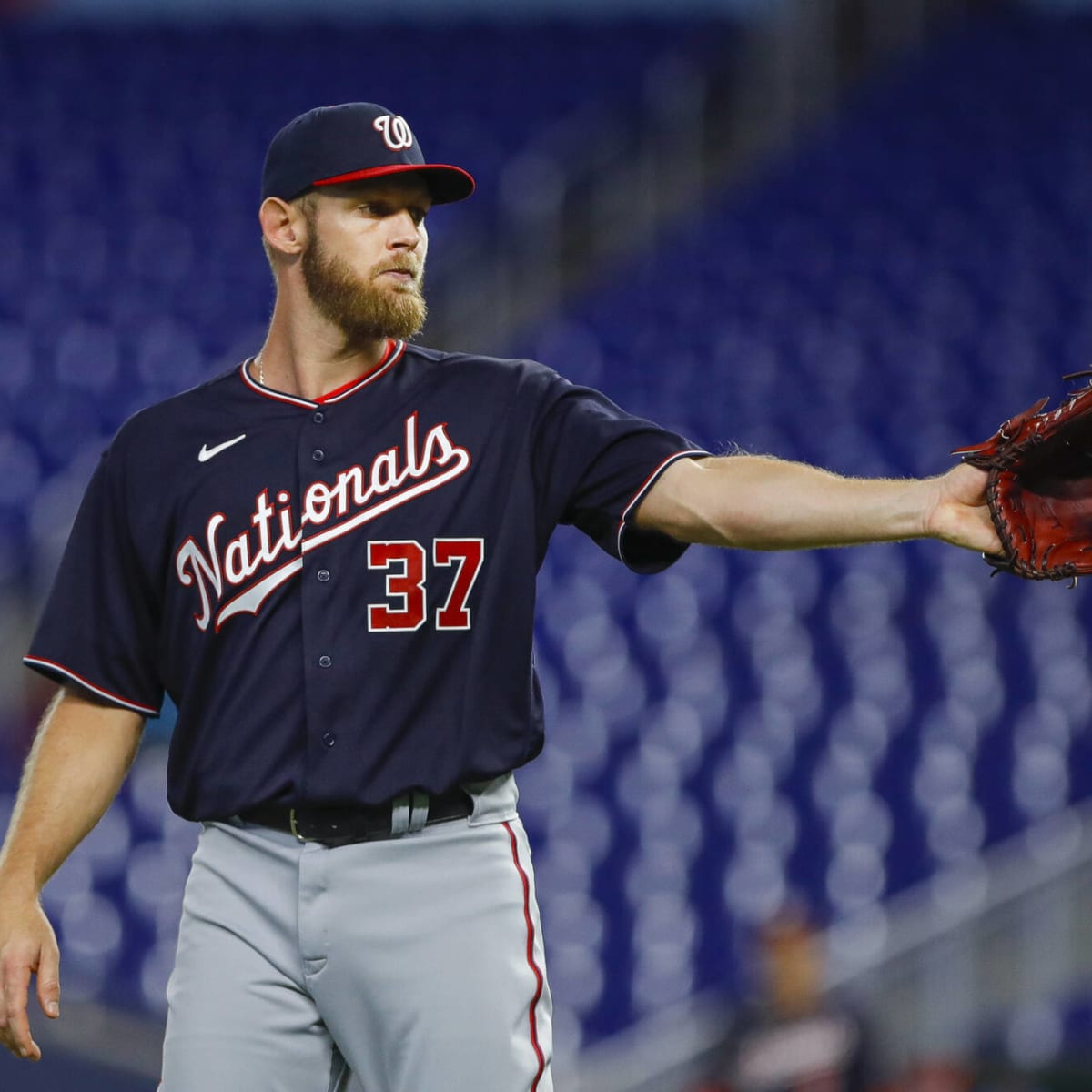 Washington Nationals pitcher Stephen Strasburg heading back to IL