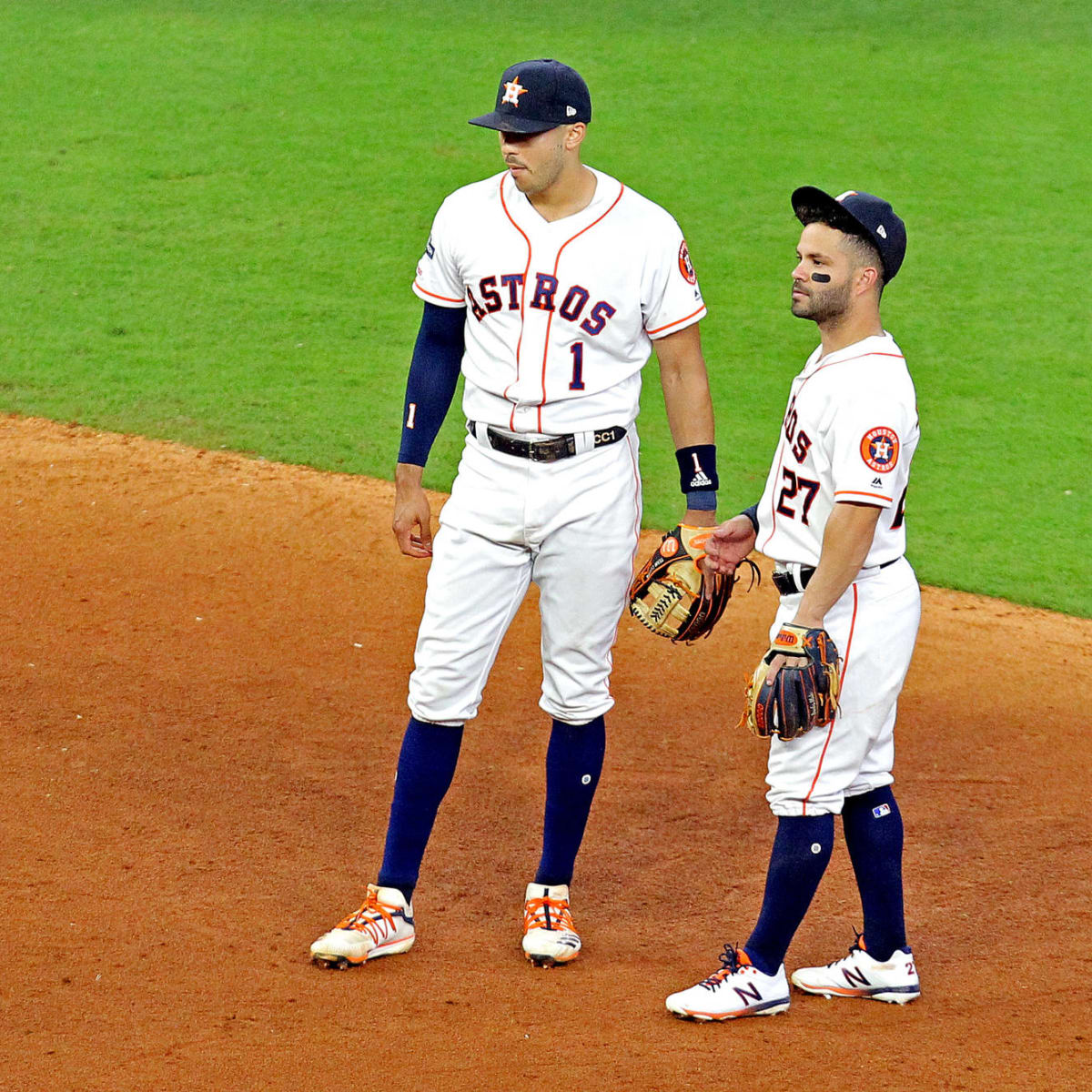 Brotherly bond: Astros' Jose Altuve, Carlos Correa inseparable on