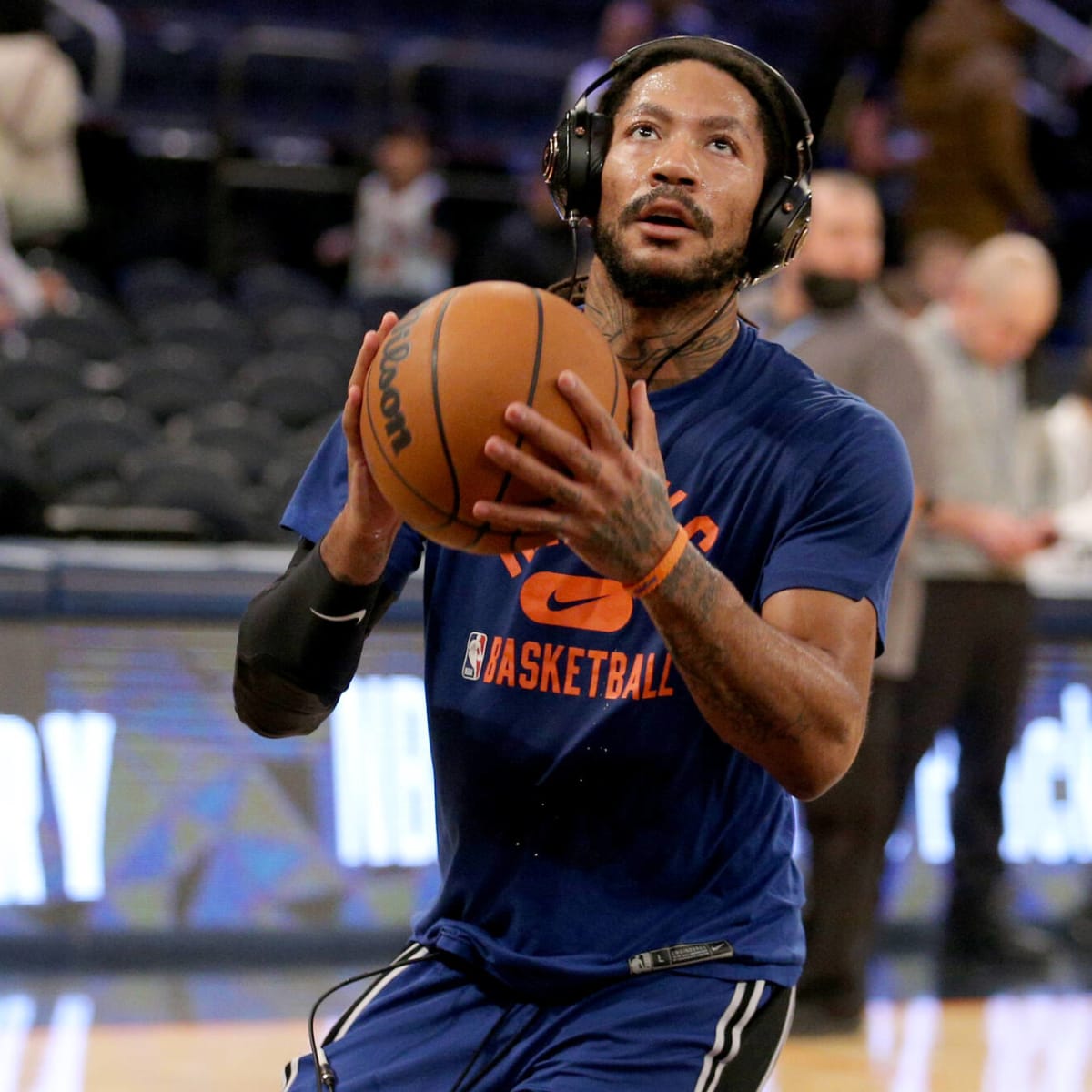 Derrick Roses Wears Adidas Rivalry Low 'Knicks' on Team Flight - Sports  Illustrated FanNation Kicks News, Analysis and More