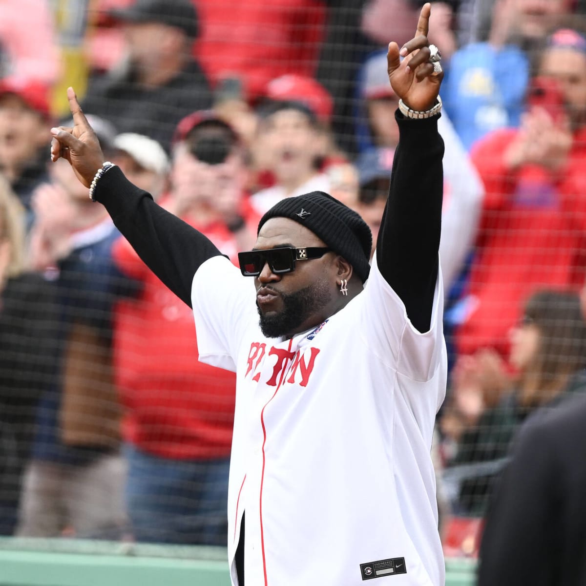 Watch: David Ortiz gifts Derek Jeter a custom-made Red Sox jersey