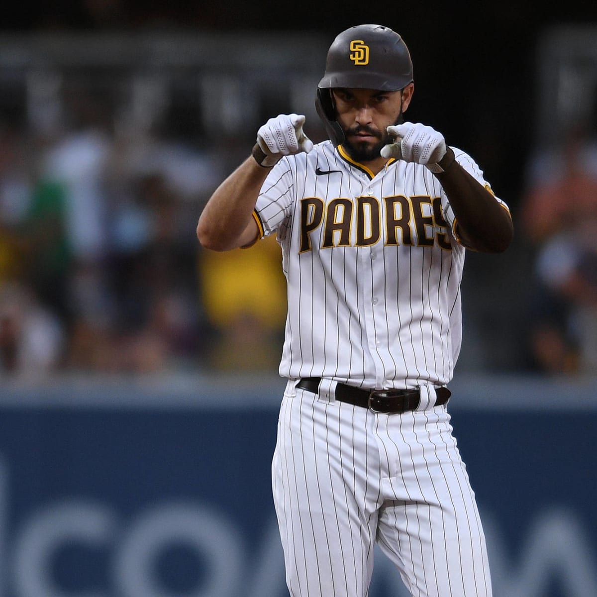 Padres considering trading Eric Hosmer?