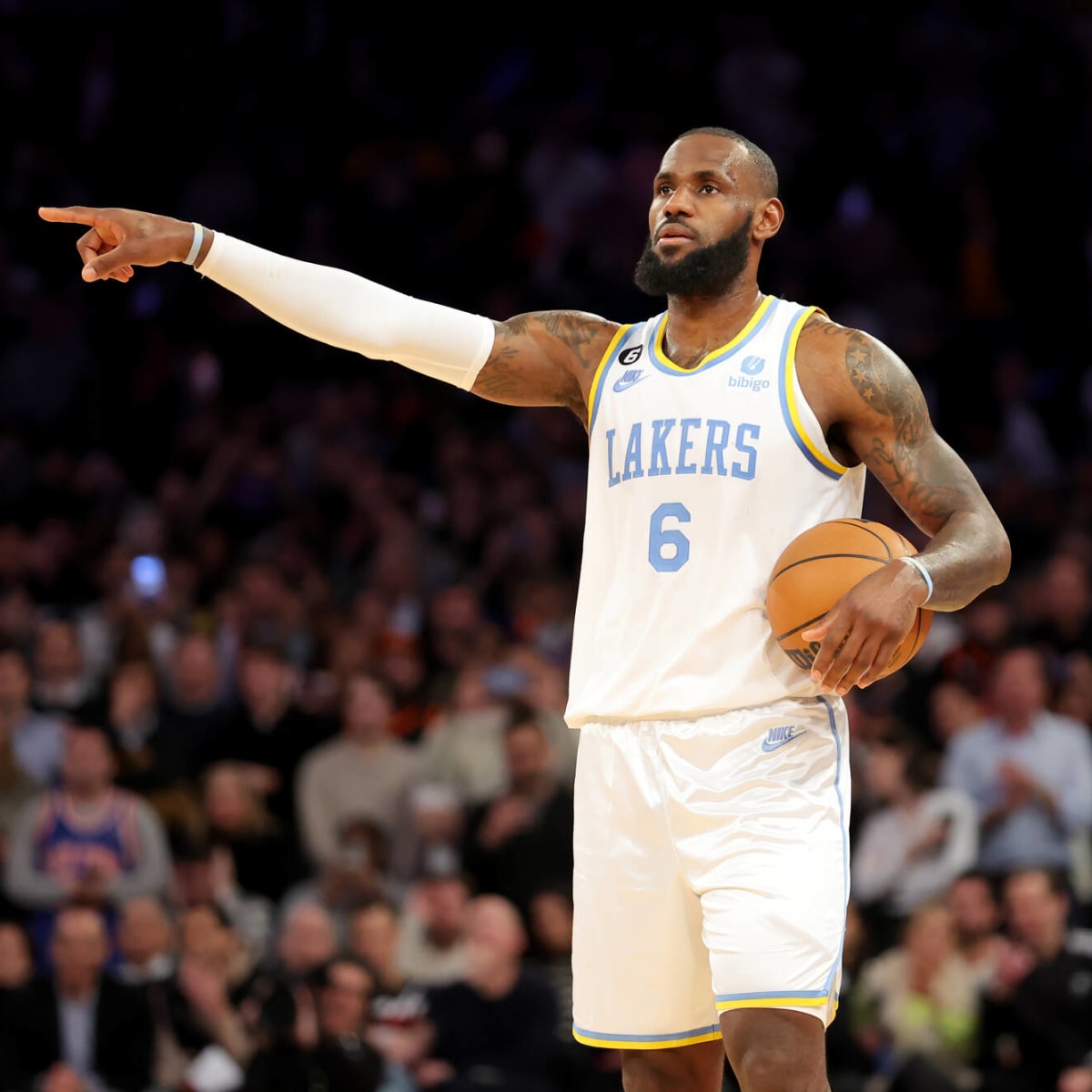 LeBron James Completely Takes Over MSG as Cavs Stun New York Knicks