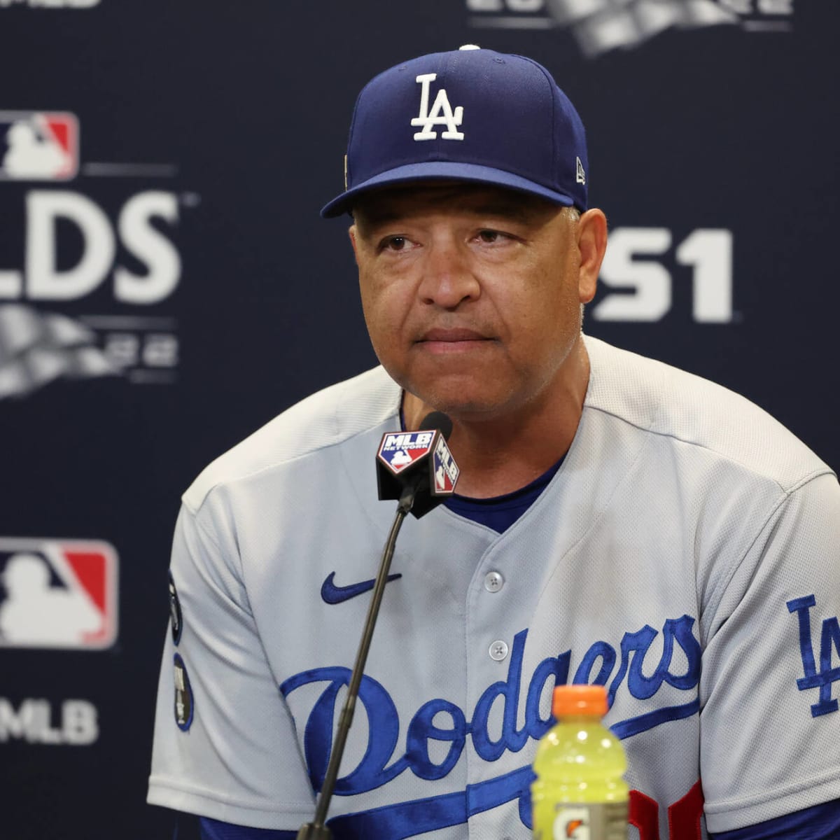 Dave Roberts dressed up as Coach Prime for Dodgers dress-up day : r/baseball