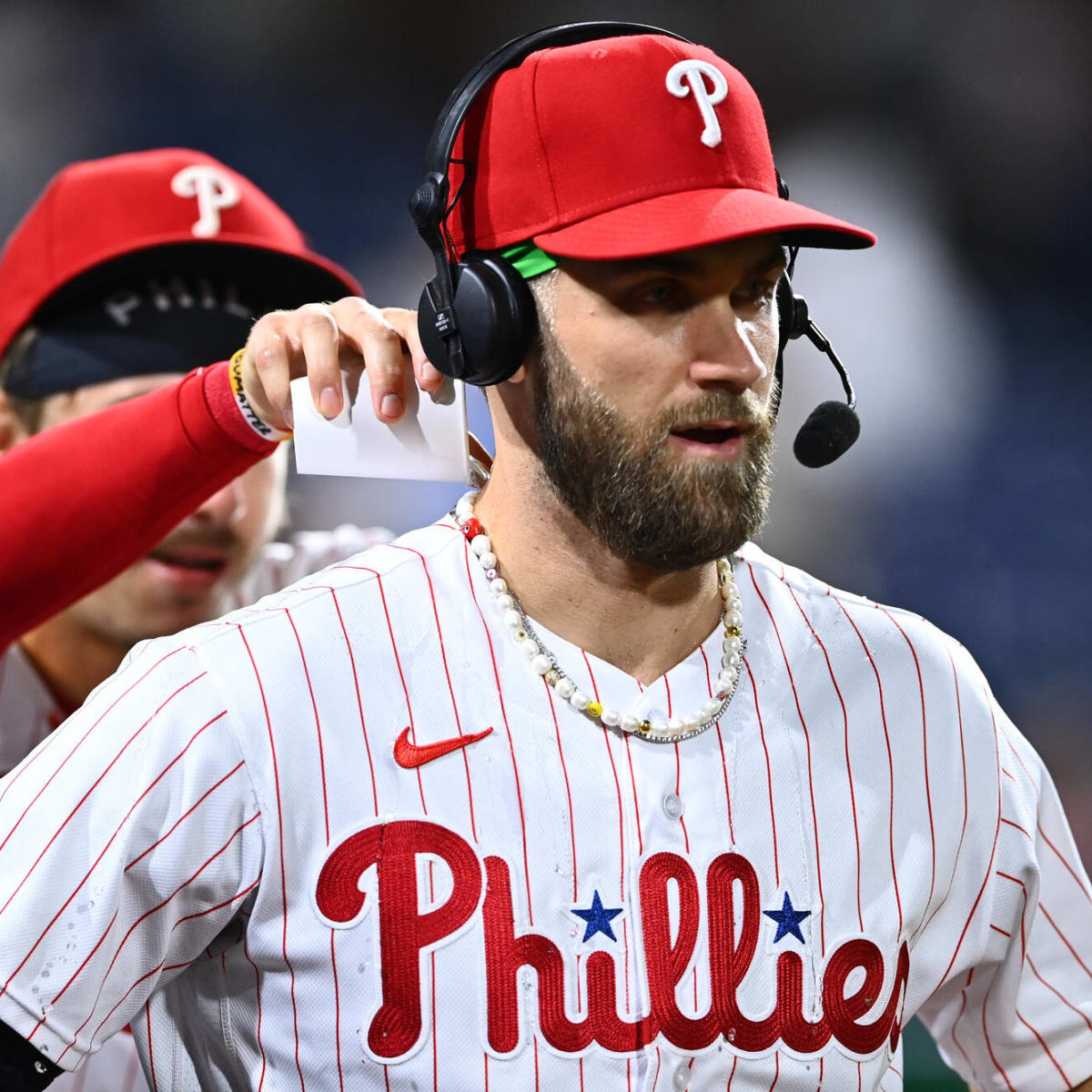 Bryce Harper channels Joc Pederson with pearl necklace