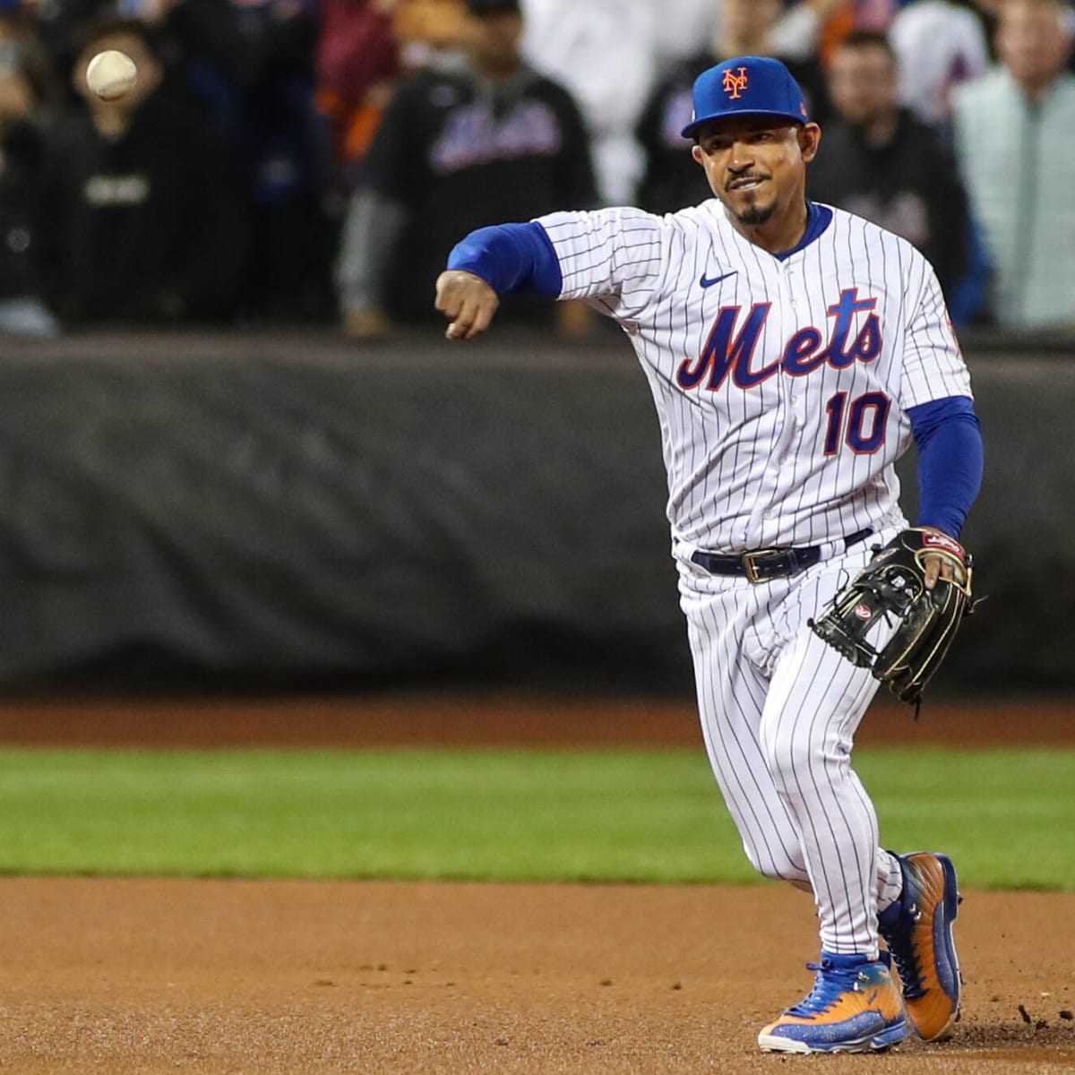 Angels acquire veteran infielder Eduardo Escobar from the Mets for