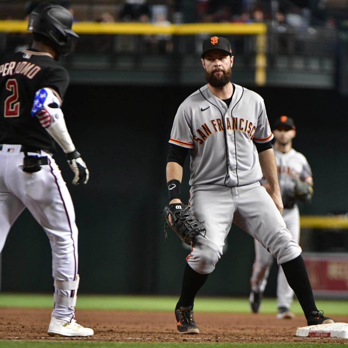 SF Giants' Brandon Belt exits game after hit by pitch